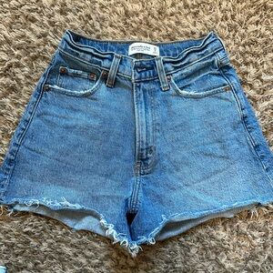 Abercrombie 90s cutoff short, curve love, size 25